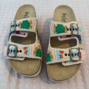 NWOT Corky's Wannabe Crochet Platform - Size 9